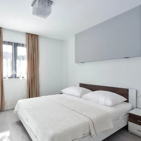 Holiday home Luxurious In
