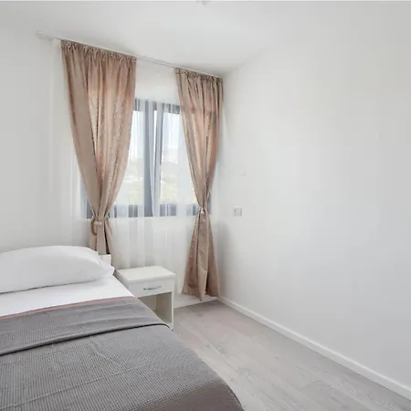 Holiday home Awesome In Split With Wifi