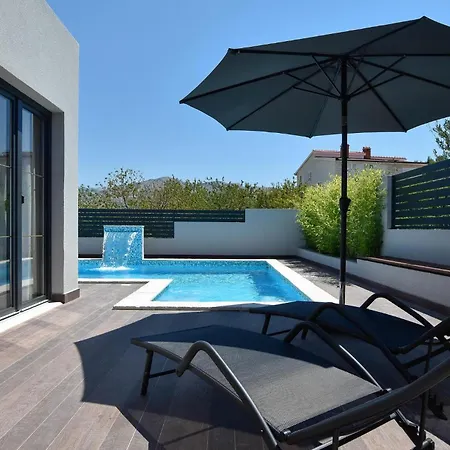 Awesome In Split With Wifi Holiday home