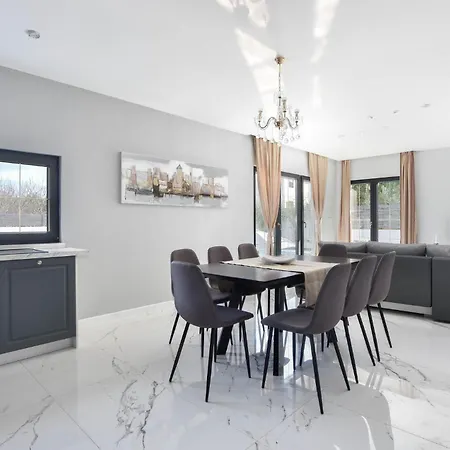 Awesome In Split With Wifi ספליט