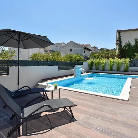 Holiday home Luxurious In *